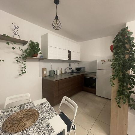 Ashdod City Center 2-Rooms Apartment, 15Min Walk To The Beach Exterior photo